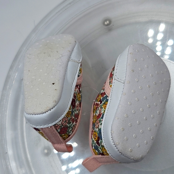 I Baby NB Girls Crib Shoes and New Born Booties - Picture 4 of 10